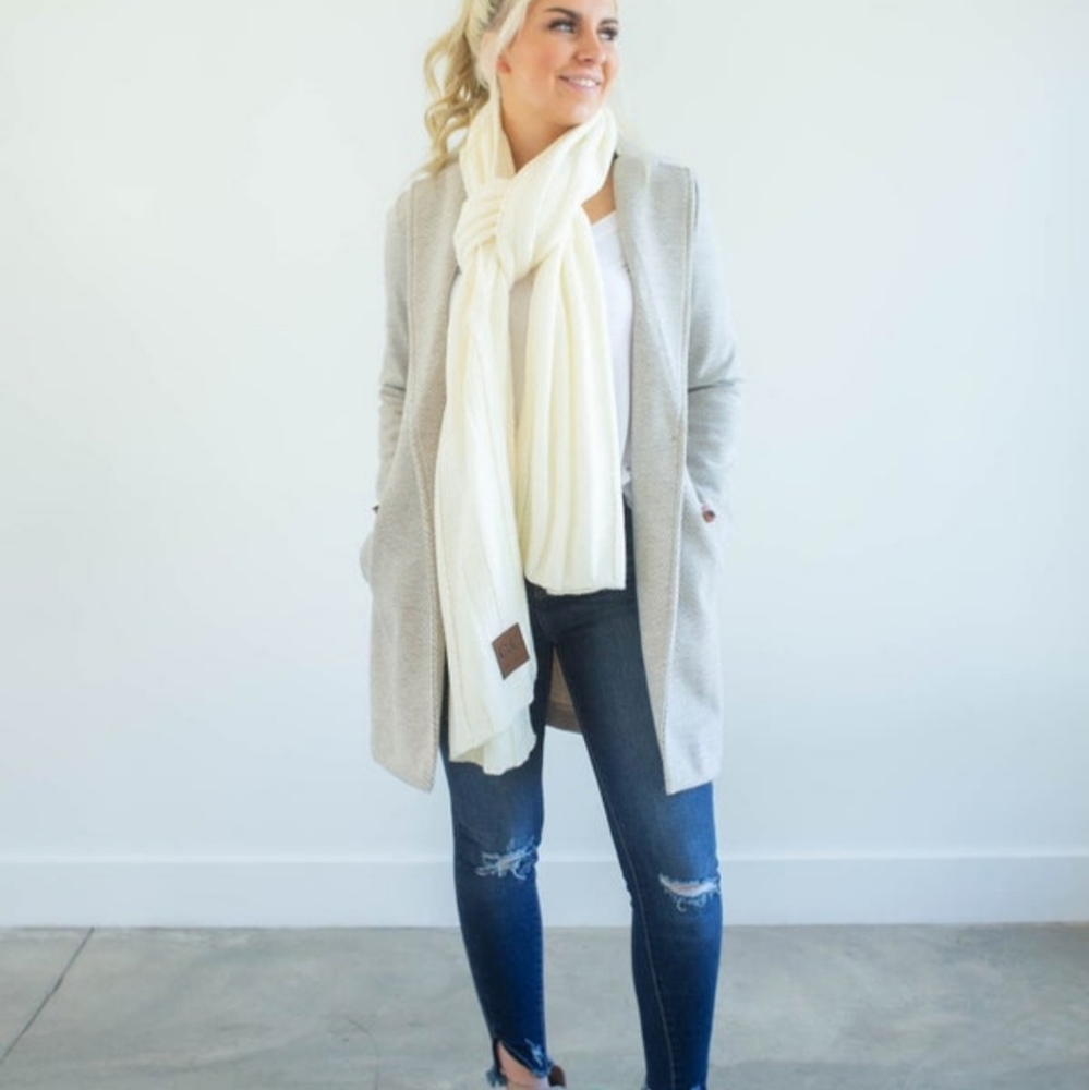Ivory scarf 💕
